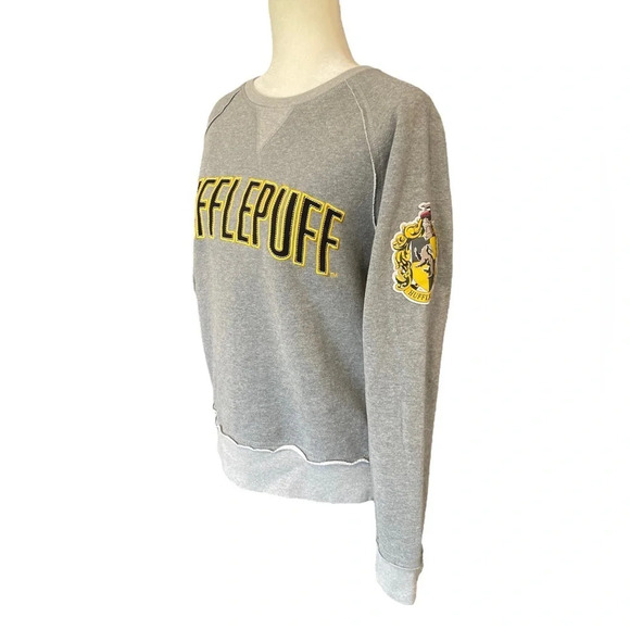 Harry Potter Universal Studios HUFFLEPUFF Sweatshirt Small - Picture 8 of 8